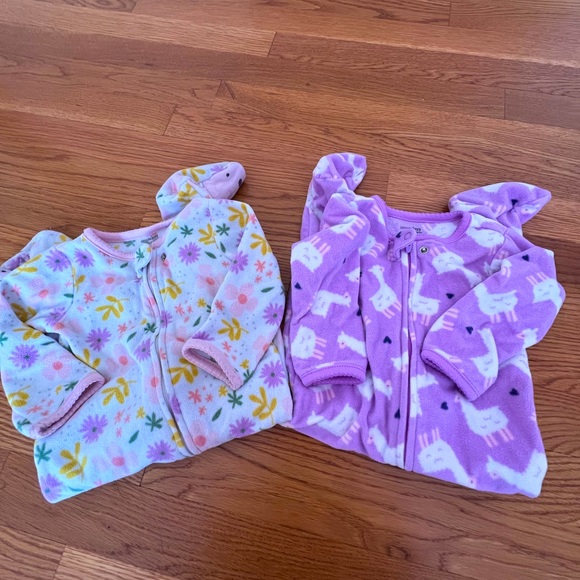 2 fleece onesies size 6-9 months by Carter’s Simple Joys - Picture 1 of 7